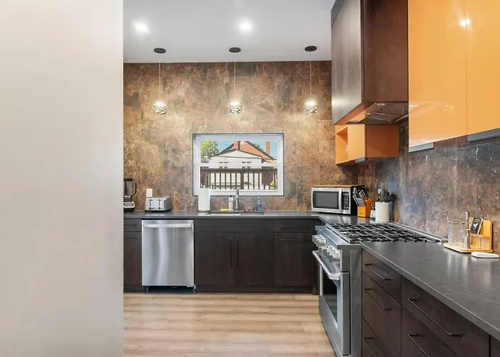 Modern Palm Springs Retreat With 4 Bedrooms And 4.5 Bathrooms, Shadyside Townhome Pittsburgh