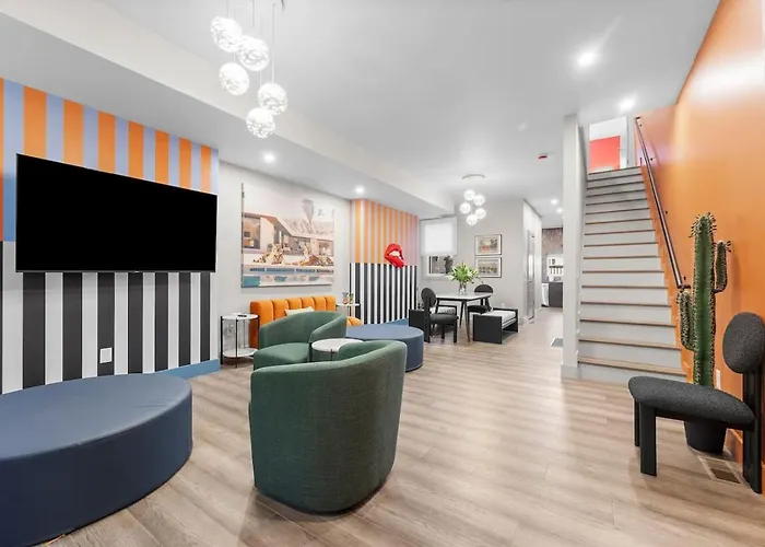 Modern Palm Springs Retreat With 4 Bedrooms And 4.5 Bathrooms, Shadyside Townhome * Pittsburgh