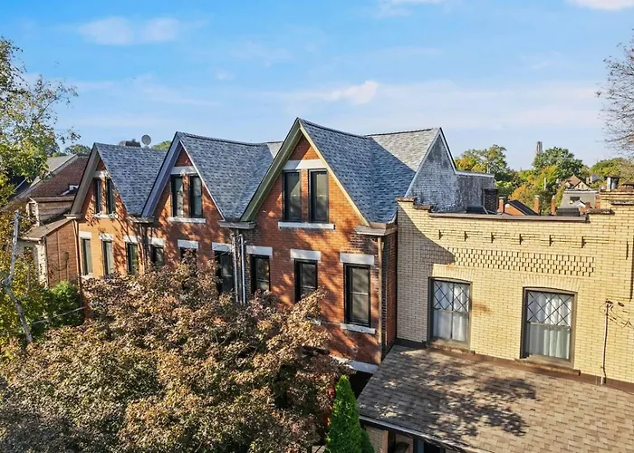 Modern Palm Springs Retreat With 4 Bedrooms And 4.5 Bathrooms, Shadyside Townhome Holiday home Pittsburgh