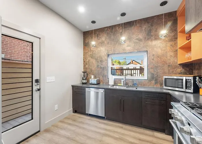 Holiday home Modern Palm Springs Retreat With 4 Bedrooms And 4.5 Bathrooms, Shadyside Townhome Pittsburgh