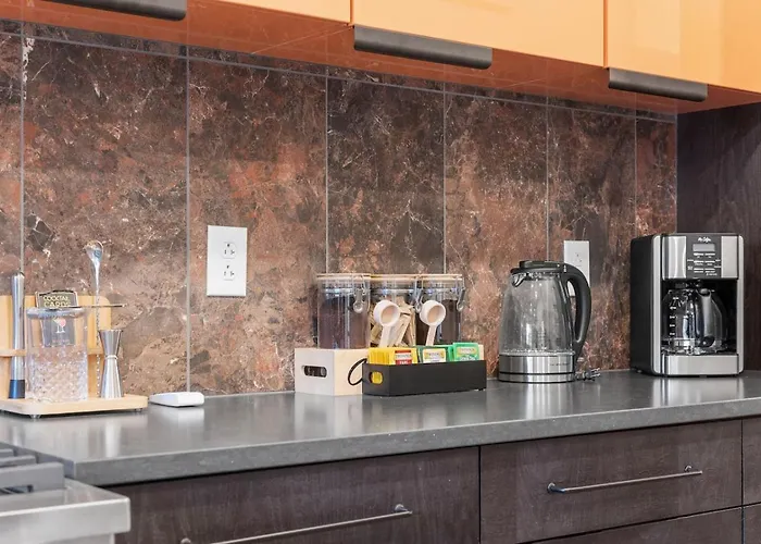Modern Palm Springs Retreat With 4 Bedrooms And 4.5 Bathrooms, Shadyside Townhome Holiday home *