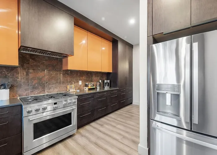 Holiday home Modern Palm Springs Retreat With 4 Bedrooms And 4.5 Bathrooms, Shadyside Townhome *