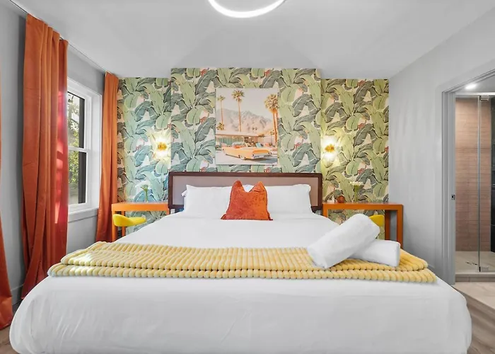 Modern Palm Springs Retreat With 4 Bedrooms And 4.5 Bathrooms, Shadyside Townhome