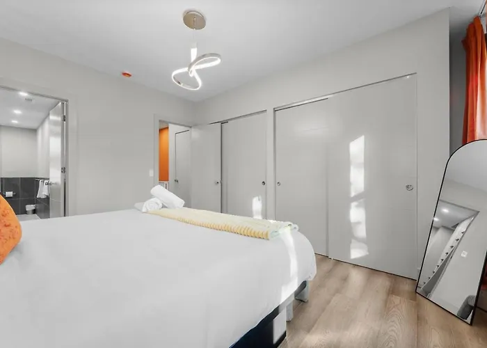 Modern Palm Springs Retreat With 4 Bedrooms And 4.5 Bathrooms, Shadyside Townhome * Pittsburgh