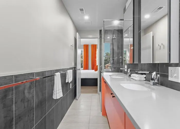 Holiday home Modern Palm Springs Retreat With 4 Bedrooms And 4.5 Bathrooms, Shadyside Townhome *