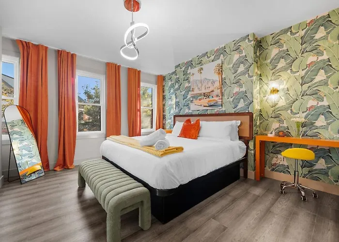 Holiday home Modern Palm Springs Retreat With 4 Bedrooms And 4.5 Bathrooms, Shadyside Townhome *