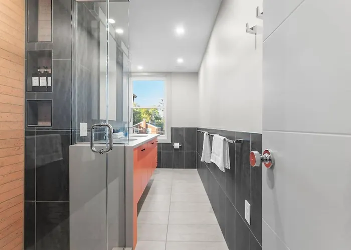Holiday home Modern Palm Springs Retreat With 4 Bedrooms And 4.5 Bathrooms, Shadyside Townhome