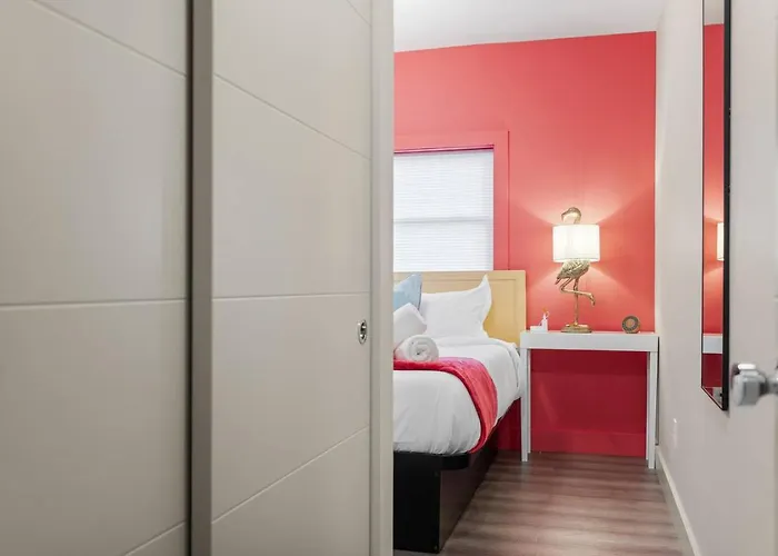 Modern Palm Springs Retreat With 4 Bedrooms And 4.5 Bathrooms, Shadyside Townhome Holiday home Pittsburgh