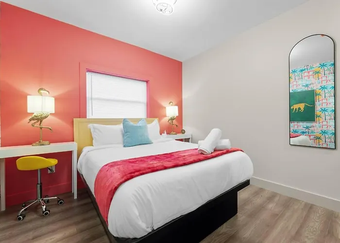 Modern Palm Springs Retreat With 4 Bedrooms And 4.5 Bathrooms, Shadyside Townhome Holiday home Pittsburgh