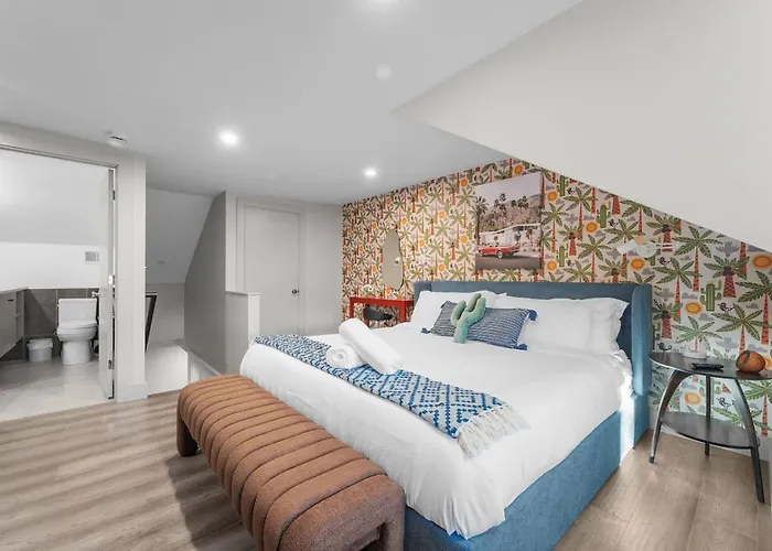 Holiday home Modern Palm Springs Retreat With 4 Bedrooms And 4.5 Bathrooms, Shadyside Townhome *