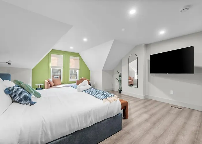 Holiday home Modern Palm Springs Retreat With 4 Bedrooms And 4.5 Bathrooms, Shadyside Townhome Pittsburgh