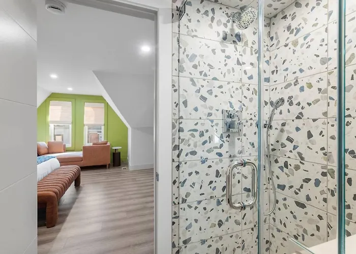 Holiday home Modern Palm Springs Retreat With 4 Bedrooms And 4.5 Bathrooms, Shadyside Townhome