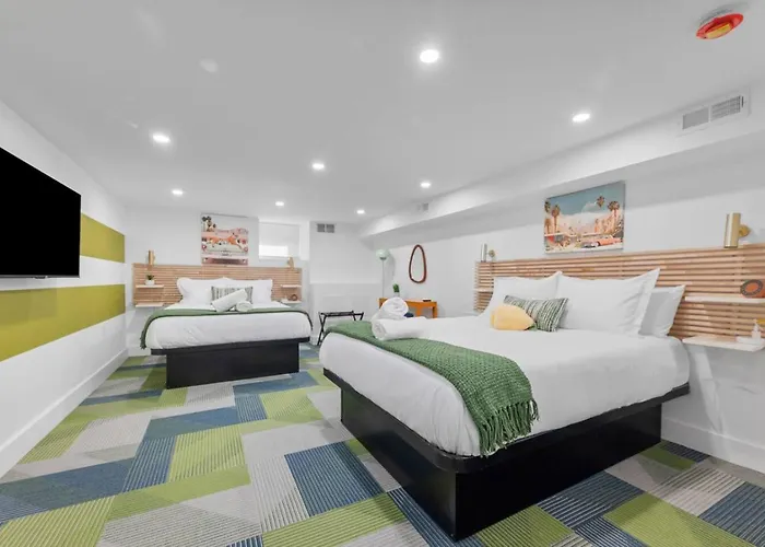 Modern Palm Springs Retreat With 4 Bedrooms And 4.5 Bathrooms, Shadyside Townhome Pittsburgh