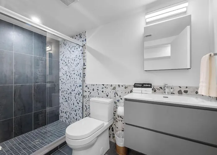 Holiday home Modern Palm Springs Retreat With 4 Bedrooms And 4.5 Bathrooms, Shadyside Townhome *