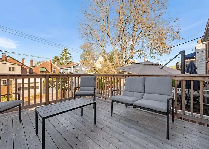 Holiday home Modern Palm Springs Retreat With 4 Bedrooms And 4.5 Bathrooms, Shadyside Townhome